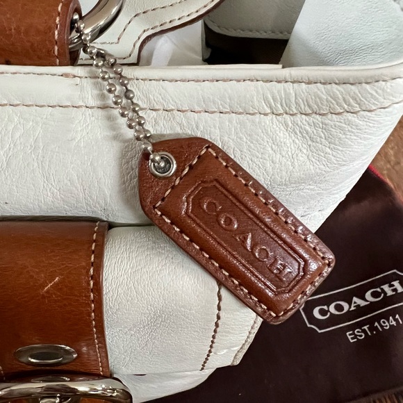 🌸COACH Soho pocket tote. - Picture 12 of 15